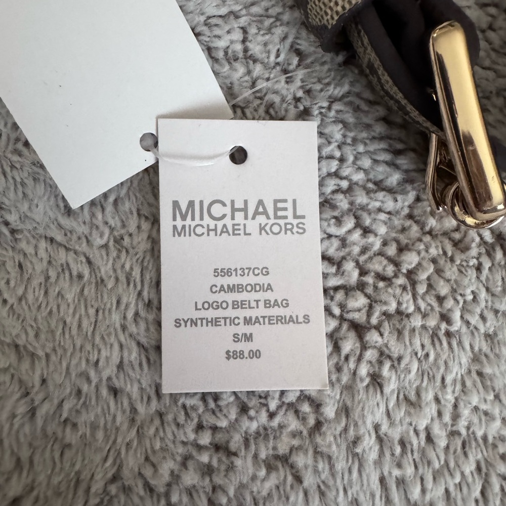 Michael Kors Signature Beige and Pink Clutch - Picture 4 of 6